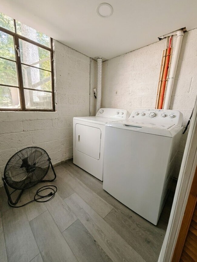 Foto del edificio - 2345 Cherokee Ln