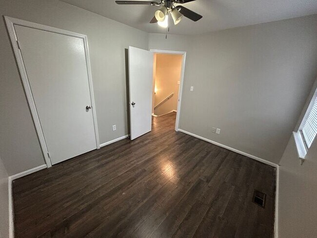 Building Photo - Cozy 2-Bedroom Home in a Prime Location / ...