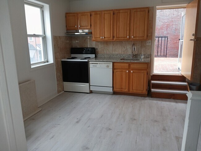 Estufa, lavadora y grifo - 254 S Exeter St