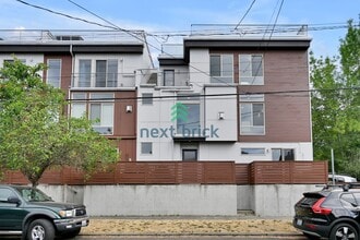 Building Photo - 1706 E Marion St