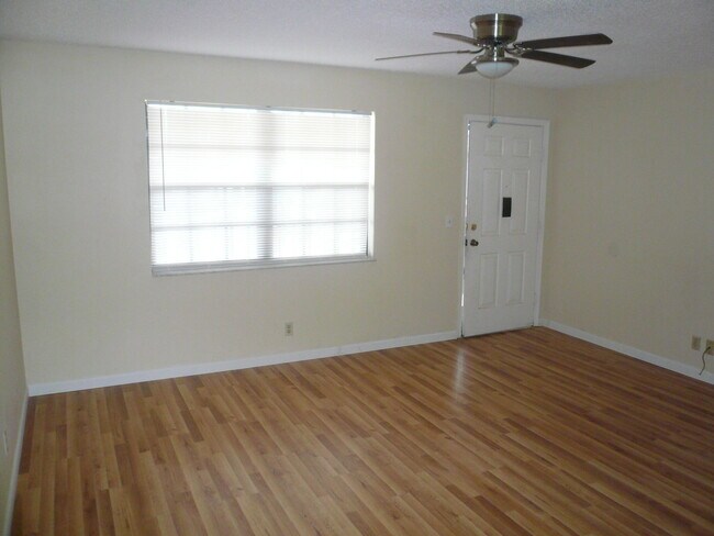 Building Photo - 4708 Oak Terrace Dr