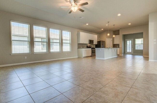 Building Photo - Charming 3/2 Home in Siena with Open Floor...