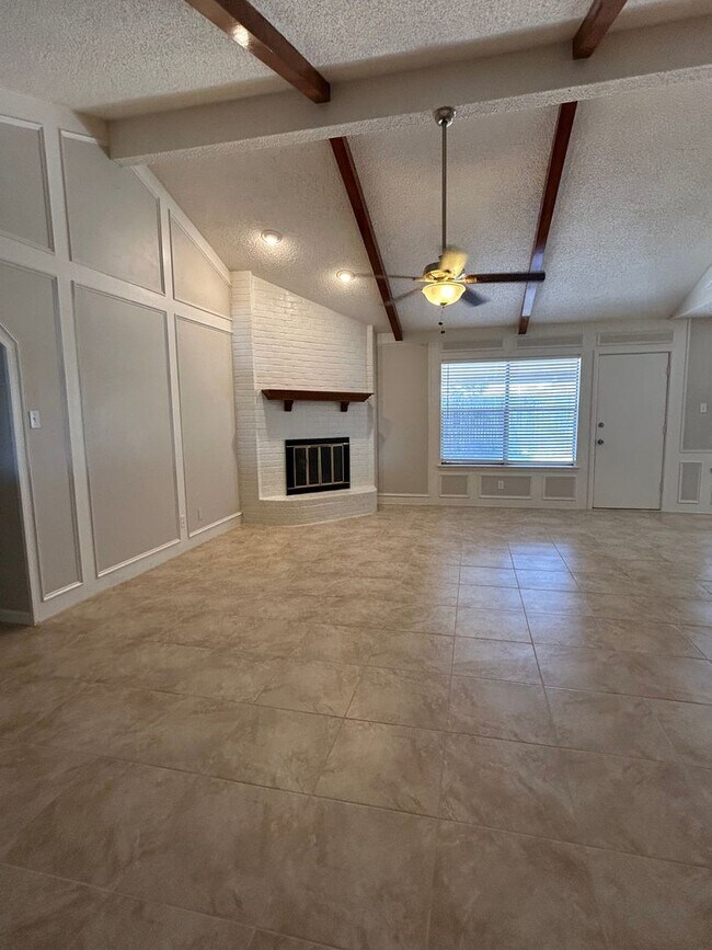 Building Photo - Beautiful Renovated Home