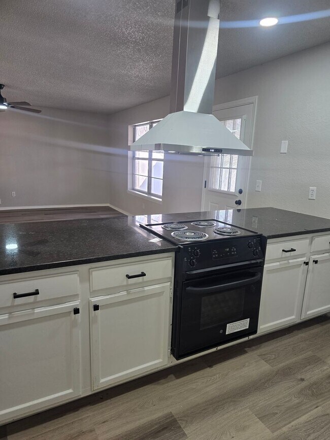 Foto del edificio - Newly Remodeled