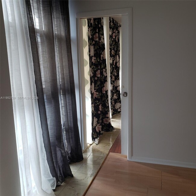 Foto del edificio - 701 Three Islands Boulevard