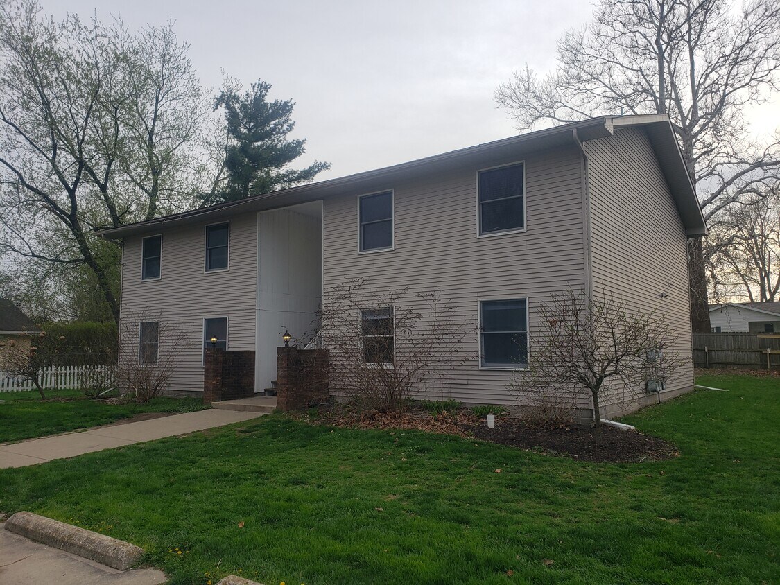 615 N Washington St Unit 615, Angola, IN 46703 Apartments in Angola