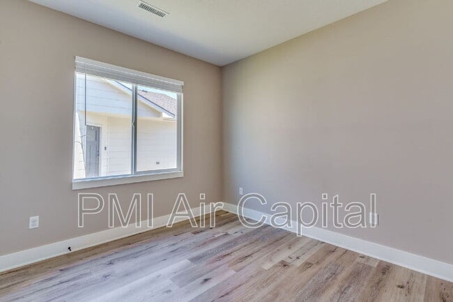 Building Photo - 4315 N Sandplum St