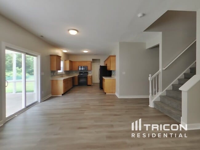 Building Photo - 2990 Parkview Dr