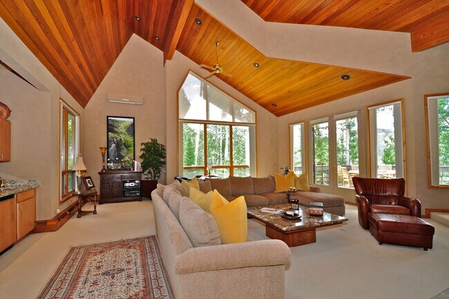 Foto del edificio - 491 Edgewood Ln