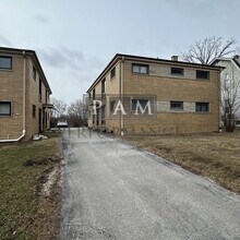Building Photo - 2155 S 102nd St