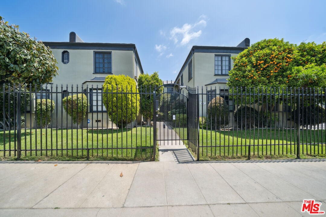 Primary Photo - 1408 N Mansfield Ave