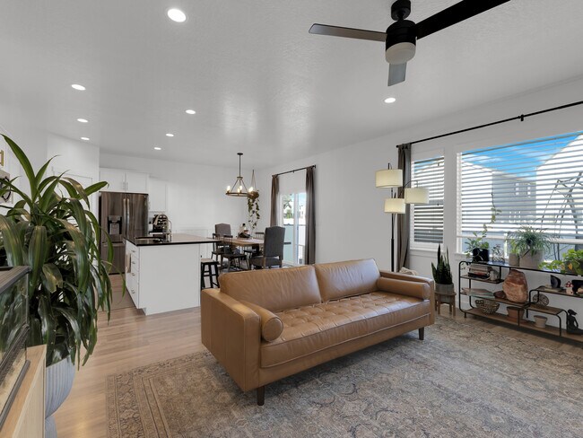 Building Photo - 501 S Pegasus Way