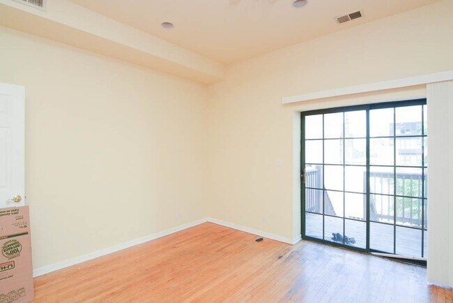 Foto del edificio - 218 W Division St