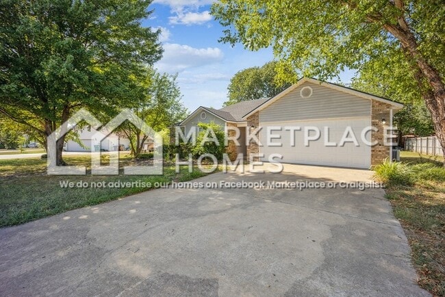 Photo - 490 Aster Ave House