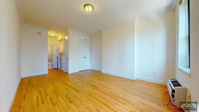 Building Photo - 210 E 83rd St
