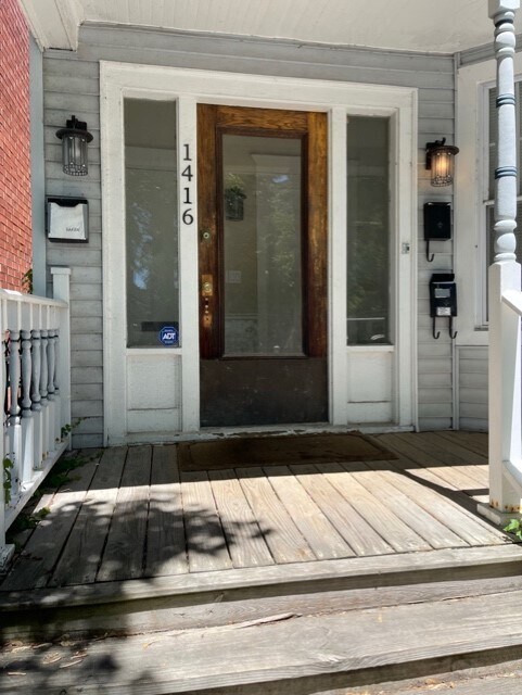 Building Photo - 1416 W Barry Ave
