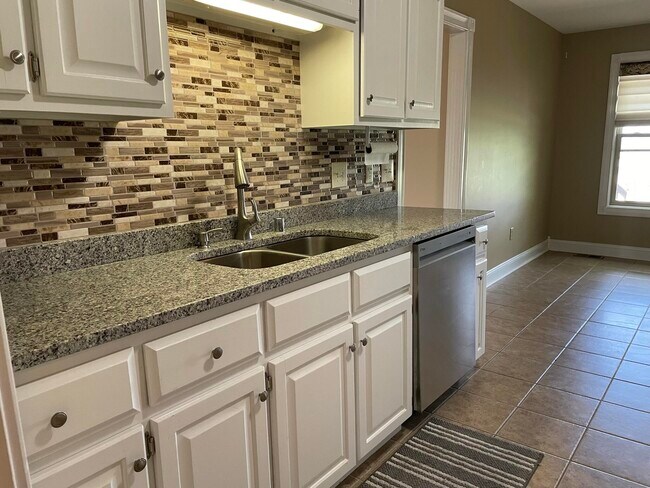 Building Photo - 144 Gleneagles Blvd