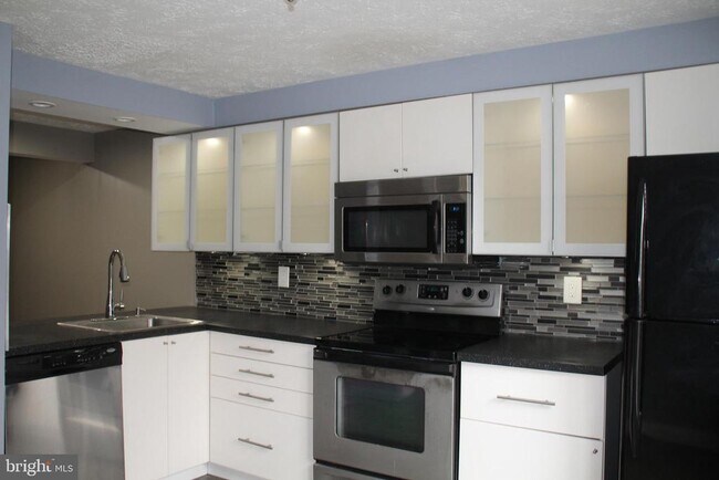 Foto del edificio - 7345 Branchwood Terrace