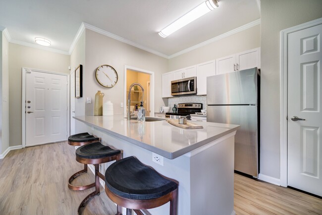 Newly Renovated Kitchen with Quartz Countertops - Thornhill Apartments