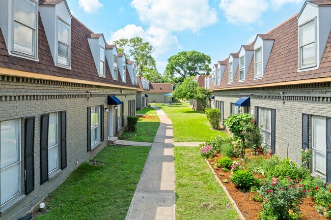 Building Photo - The Ellis Apartments