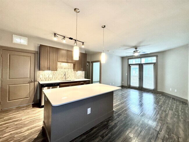 Foto del edificio - 5454 Washington Ave