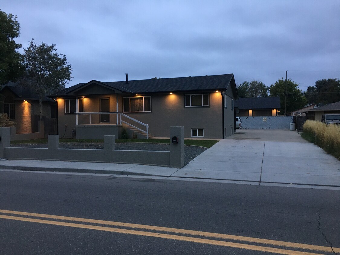 Primary Photo - 2240 W 56th Ave