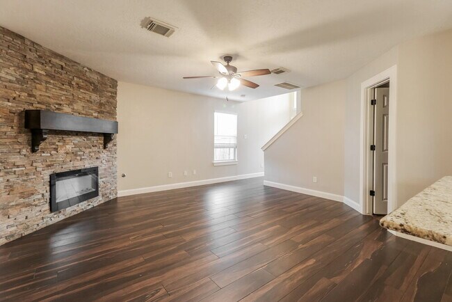 Foto del edificio - 18400 Sunrise Pines Dr
