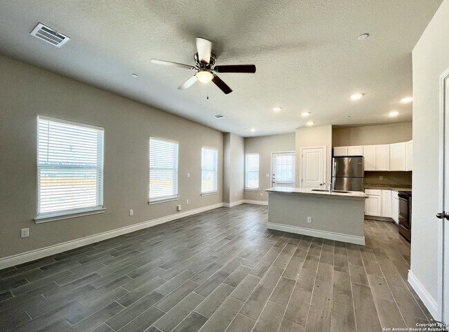 Building Photo - 7826 Savannah Brooks