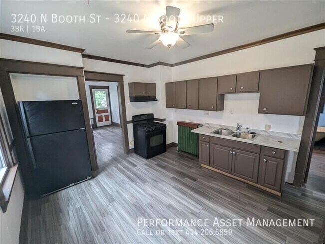 Building Photo - Stunning 3br Upper unit in the heart of Ri...