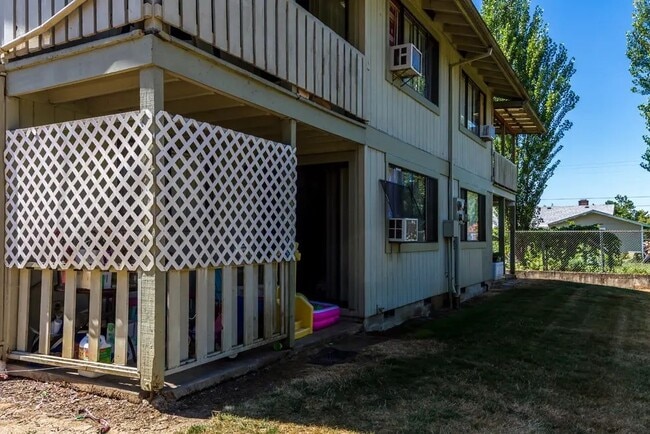 Foto del edificio - 1051 E Central Ave