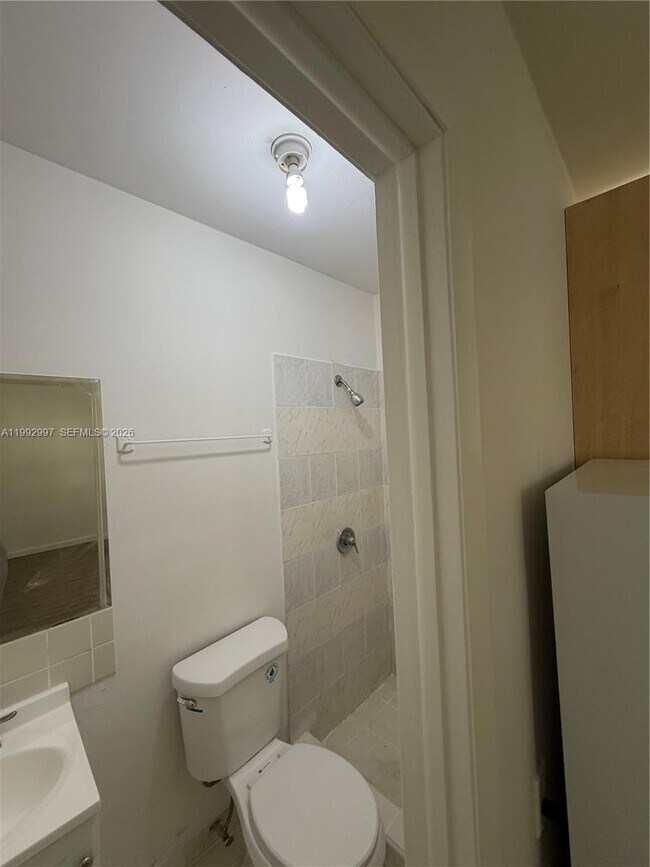 Foto del edificio - 2028 NW 1st Terrace