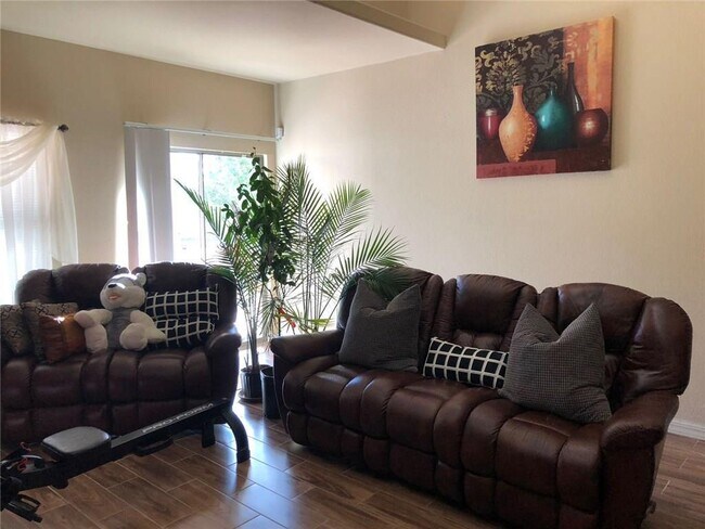 Foto del edificio - 1505 Rosenbaum Ln