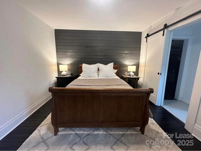 Foto del edificio - 135 Estelle Rd