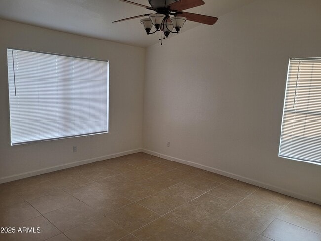 Foto del edificio - 9242 W Charleston Ave