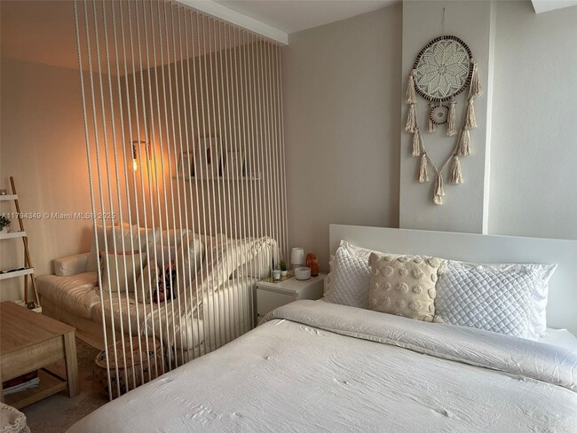 Foto del edificio - 10275 Collins Ave