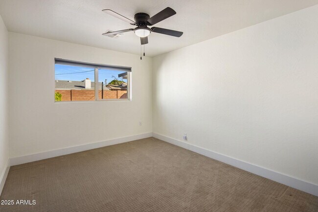 Foto del edificio - 8022 E Columbus Ave