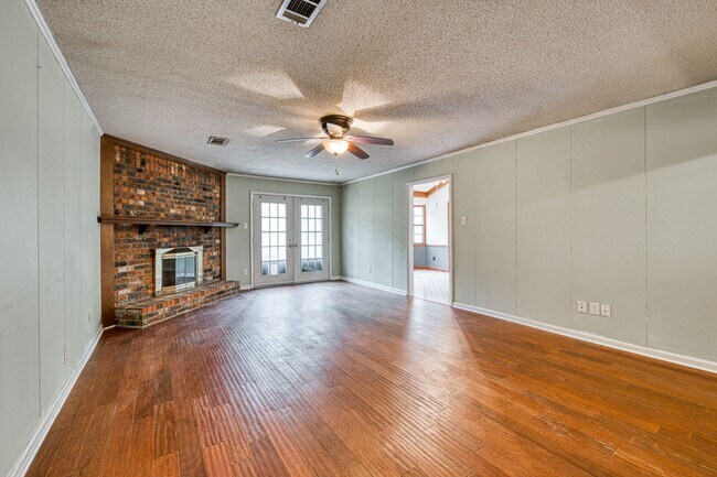 Building Photo - Spacious Home for Rent!