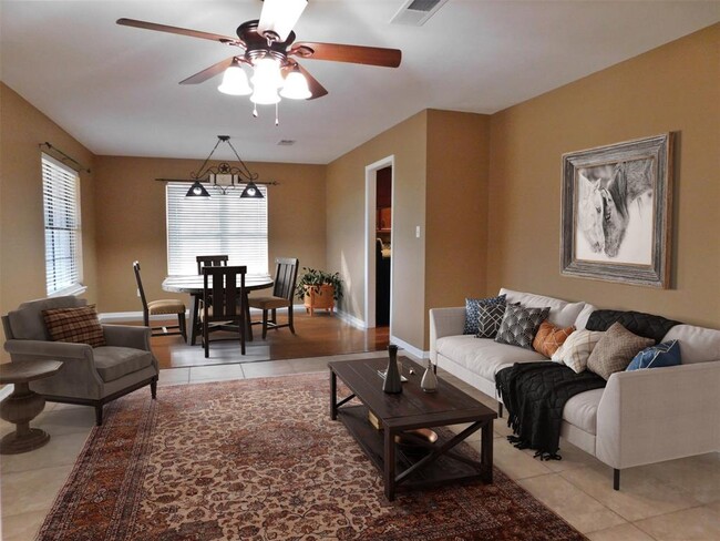 Building Photo - 847 S Farm to Market 331 Rd