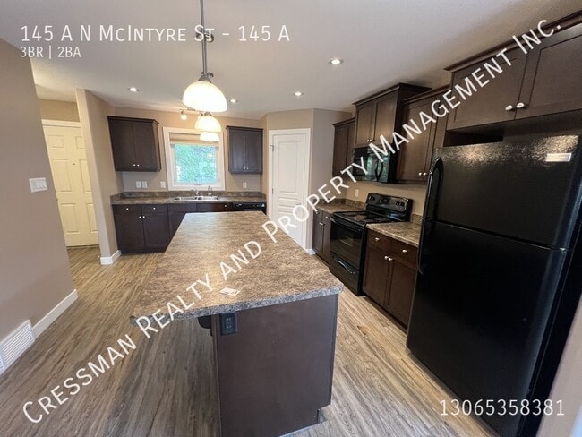 Building Photo - 3 Bedroom 2 Bathroom Main Floor Suite North Regina