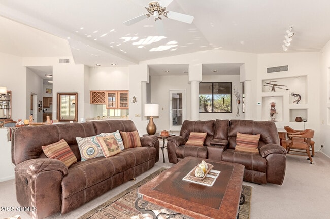 Foto del edificio - 15048 N Elena Dr