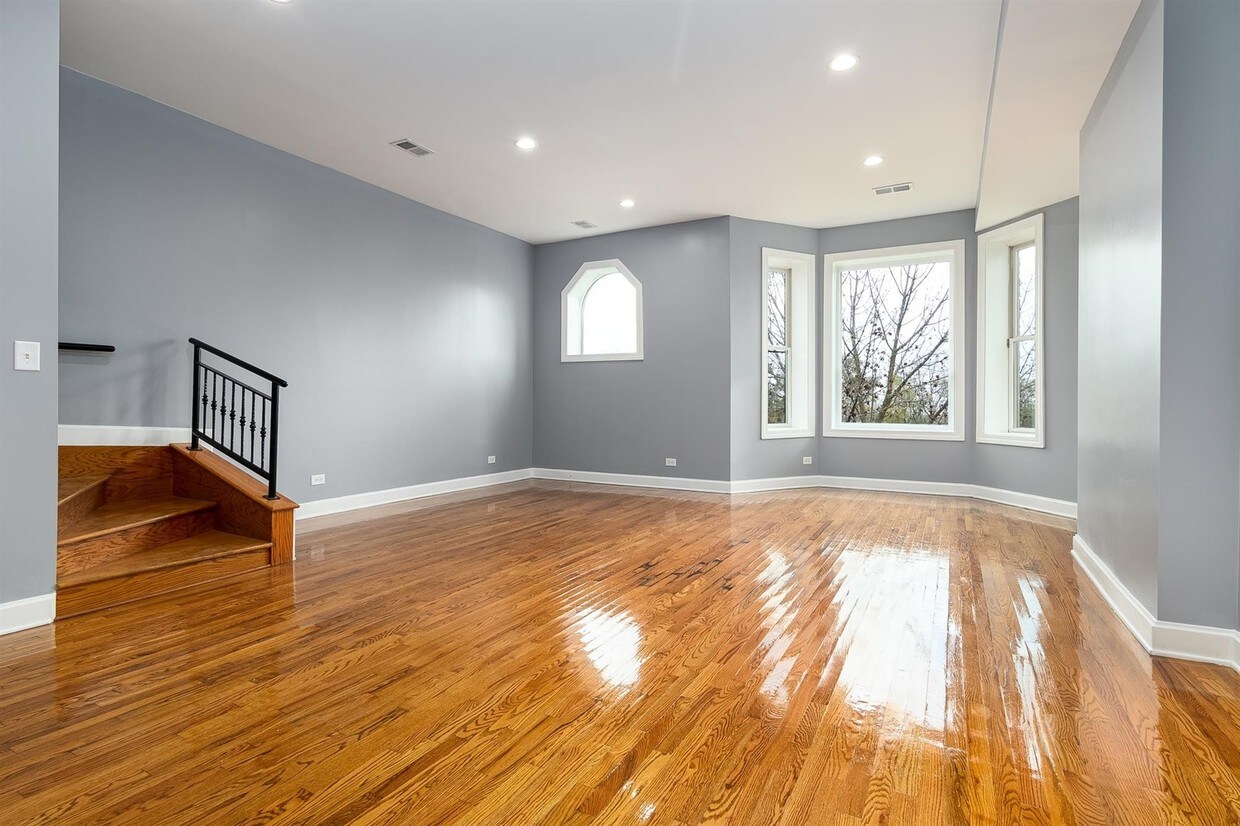 Foto principal - 3848 S Lake Park Ave