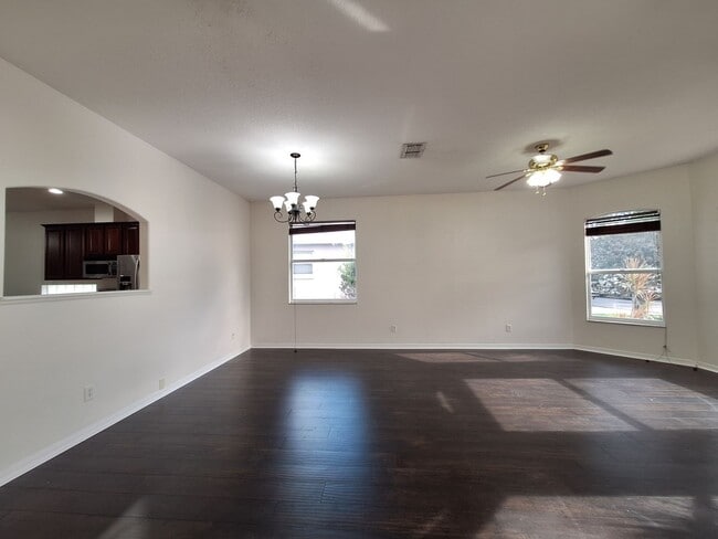 Building Photo - Charming 3-Bedroom Home with Spacious Back...