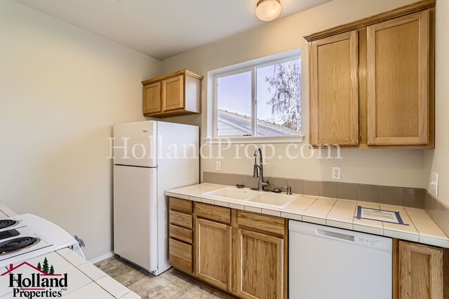 Foto del edificio - Tri-level townhome in Beaverton, Minutes f...