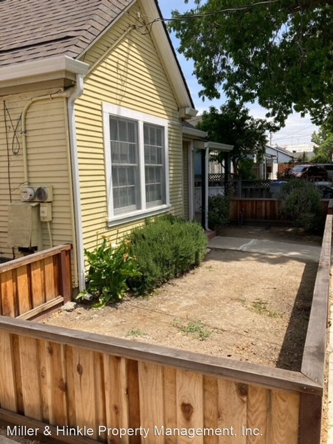 Building Photo - 2 br, 1 bath House - 1018 S. 6th St.
