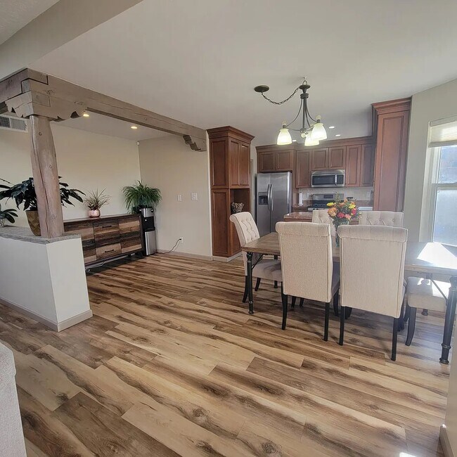 Building Photo - 2127 Ave De Las Alturas
