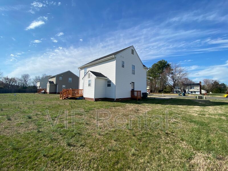 Foto del edificio - 1127 Wilderness Dr