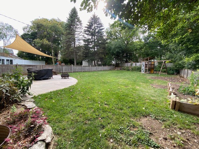 Foto del edificio - 1239 N 85th St