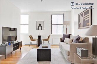 Building Photo - 302 8th Ave