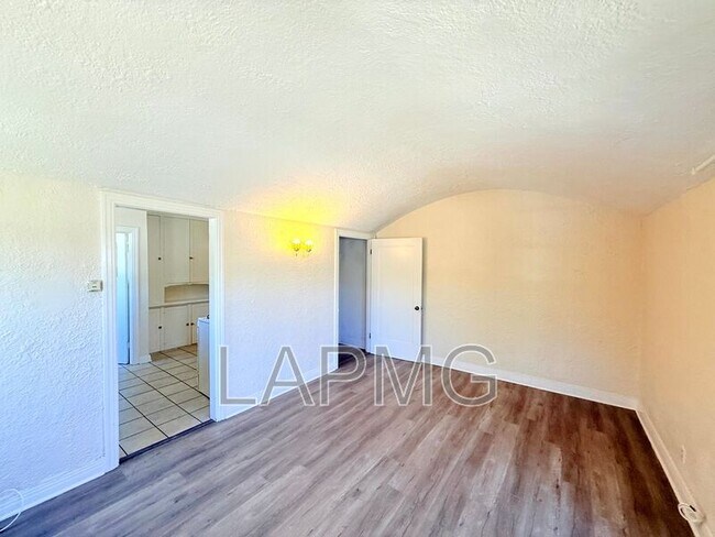 Foto del edificio - 4024-4026 York Blvd.
