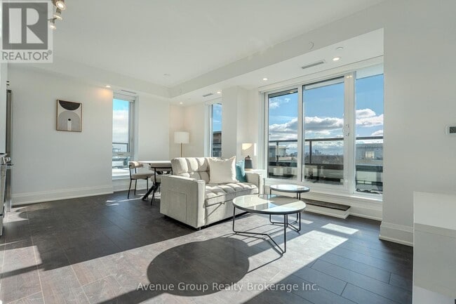 Photo du bâtiment - 700 Sheppard Ave W